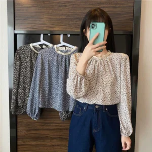 963ecbd1ec072e51df227f5c27f39957.webp Korean version of womens floral chiffon blouse with round collar lace stitching