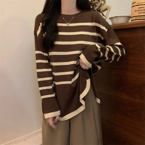 cn-11134207-7ras8-m8o4ym38lbfhfc.webp Womens Knitted Sweater with Soft and Comfortable Knit Fabric