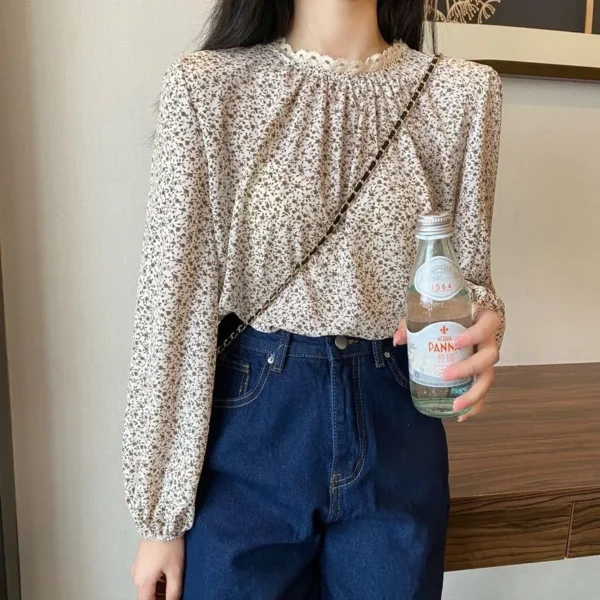 fbe991cb518740e6893633b1b5688231.webp Korean version of womens floral chiffon blouse with round collar lace stitching