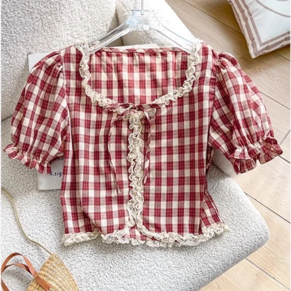 sg-11134201-7rbly-lnx2c0k6n2k050.webp French women bubble sleeve top lace edge color contrast short short sleeve