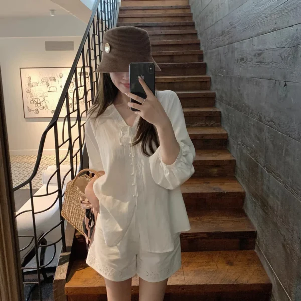 sg-11134201-81ztd-miwkgp7trqio25.webp Womens Korean Cotton Loose Fit Blouse with Vneck Lace Detail Comfortable Wear